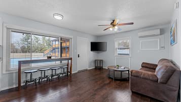 Condo, 2 Bedrooms | Living area