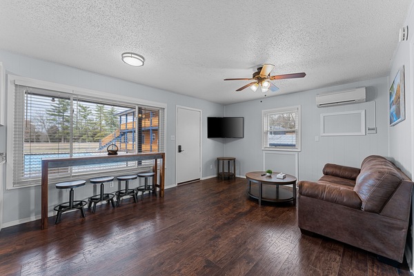Condo, 2 Bedrooms | Living area