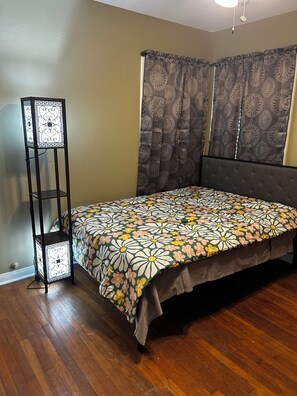 2 habitaciones, escritorio, tabla de planchar con plancha y wifi gratis