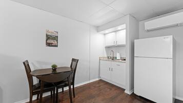 Condo, 1 Bedroom | Dining