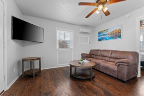 Condo, 2 Bedrooms | Living area
