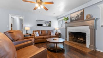 Condo, 3 habitaciones | Área de sala de estar
