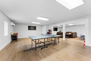 Condo, 2 quartos | Sala de jogos