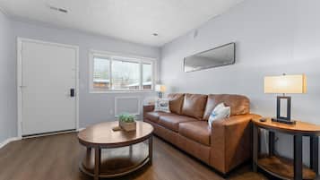 Condo, 2 Bedrooms | Living area