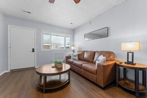 公寓式客房, 2 间卧室 | 起居区