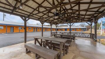 Appartement, 2 slaapkamers | Buiten dineren