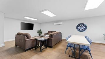 Condo, 1 Bedroom | Living area