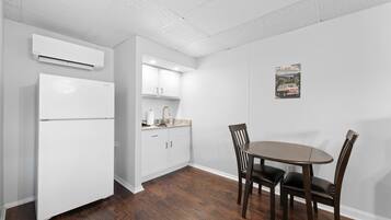 Condo, 1 Bedroom | Dining