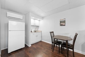 Condo, 1 Bedroom | Dining - Sc9- Silver Cove 9 1 Bedroom Condo (Branson)