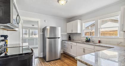 Charming Bungalow In Mckinney Walk To Downtown 2 Bedroom Bungalow