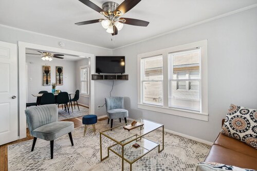 Charming Bungalow In Mckinney Walk To Downtown 2 Bedroom Bungalow