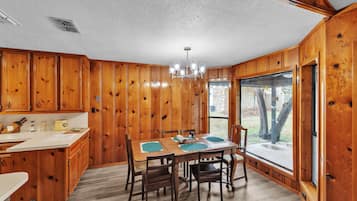 House, 3 Bedrooms | Dining