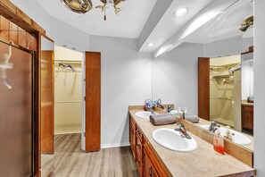 House, 3 Bedrooms | Bathroom | Towels, shampoo
