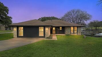 House, 3 Bedrooms | Exterior