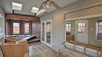 House, 5 Bedrooms | Interior