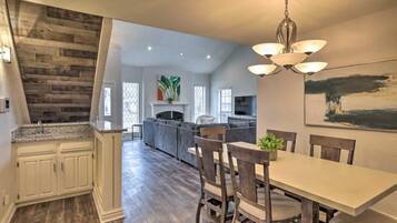 House, 5 Bedrooms | Dining