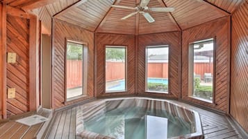 House, 5 Bedrooms | Pool