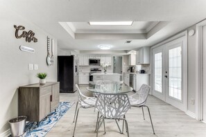 Dining - Texas - Reston 1513 5 Bedroom Home (Richardson)