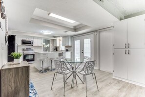 Dining - Texas - Reston 1513 5 Bedroom Home (Richardson)
