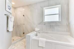 House, 5 Bedrooms | Bathroom | Towels - Texas - Reston 1513 5 Bedroom Home (Richardson)