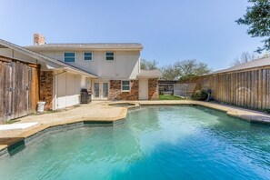 House, 5 Bedrooms | Pool