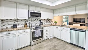 Rumah, 4 kamar tidur | Dapur pribadi | Mesin pembuat kopi/teh, lemari es, oven, dan pemanggang roti
