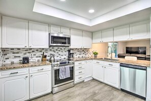 Maison, 4 chambres | Cuisine privée | Réfrigérateur, four, cafetière/bouilloire, grille-pain