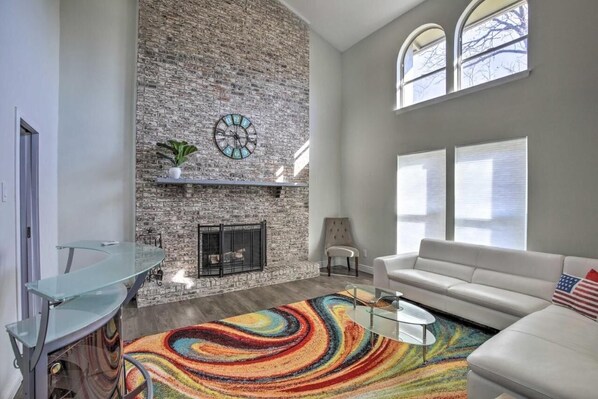 House, 4 Bedrooms | Living area - Texas - Justin 7 4 Bedroom Home (Richardson)