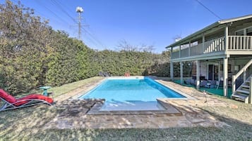 House, 4 Bedrooms | Pool
