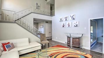 House, 4 Bedrooms | Living area