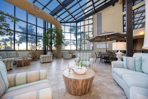 Appart'hôtel, 2 chambres | Coin séjour