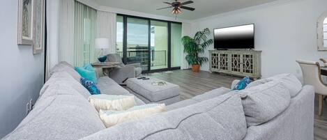 Condo, 3 quartos | Área de estar