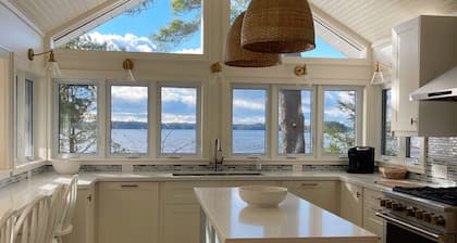 Masons Dunlookin - sleeps 18 - lake muskoka waterfront property-newly renovated