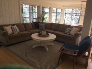 Smart TV, fireplace, table tennis