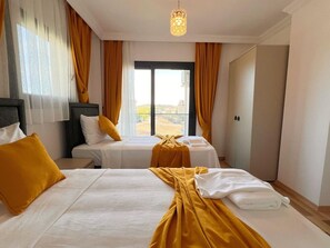 4 bedrooms, iron/ironing board, WiFi, bed sheets