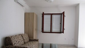 Apartment, 1 Schlafzimmer, Raucher, Balkon | Wohnzimmer
