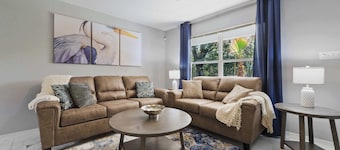 Ocean Breeze A Relaxing Coastal Getaway Near Top Attractions