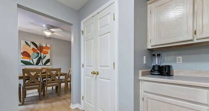 Sunset Getaway Spacious Retreat Near Beaches & Local Attractions!