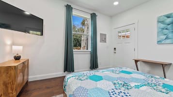 Bureau, fer et planche à repasser, Wi-Fi, draps fournis