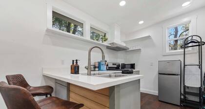 Coastal Cabana Studio - Close to beach and Mississippi City