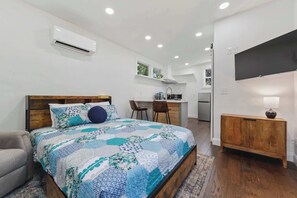 Bureau, fer et planche à repasser, Wi-Fi, draps fournis