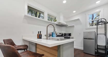 Coastal Cabana Studio - Close to beach and Mississippi City