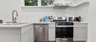 Coastal Cabana Studio - Close to beach and Mississippi City