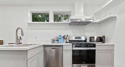 Coastal Cabana Studio - Close to beach and Mississippi City