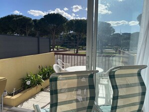 Interior - Charming renovated studio with terrace, air conditioning and WiFi in Balaruc-les-Bains (Balaruc-les-Bains)