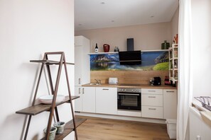 Refrigerador, placa de cocina, lavavajillas, cafetera/tetera