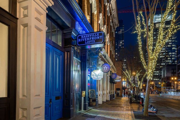 تفاصيل الفندق من الخارج