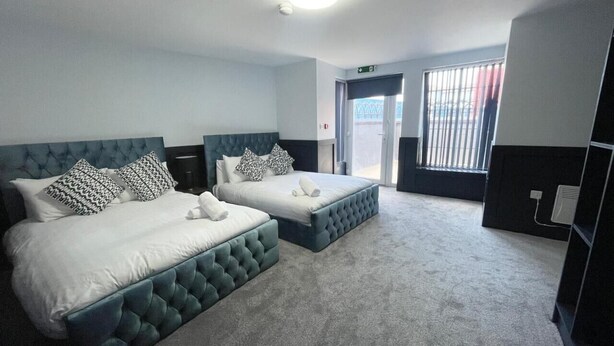 Deluxe Apartment | Laptop workspace, WiFi (free) - Serenity Holiday Apartments  (Blackpool)