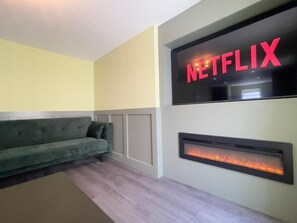 Deluxe Apartment | Laptop workspace, free WiFi - Serenity Holiday Apartments  (Blackpool)