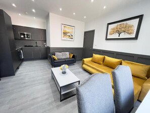 Deluxe Apartment | Laptop workspace, free WiFi - Serenity Holiday Apartments  (Blackpool)